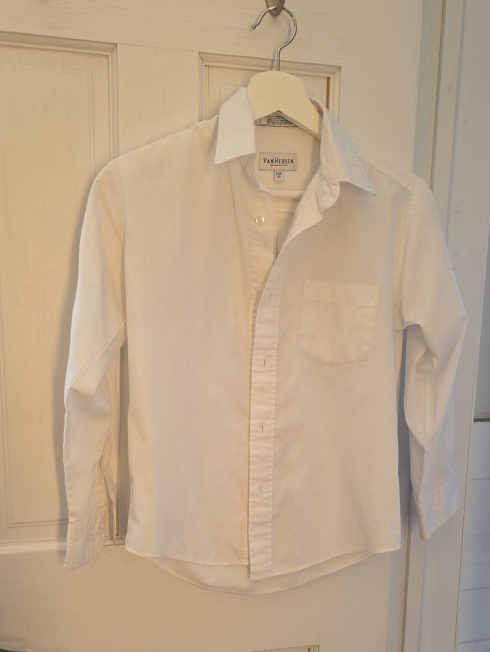 3/24$ Van Heusen aboyd's Classic White Button-Down Shirt size 12.